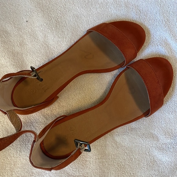 NWT Nae Vegan Ethical Orange Irene Block Heeled Sandals - Picture 2 of 9